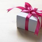 出産祝いをベビー服にする方へ。ママに喜ばれるサイズとおすすめショップ